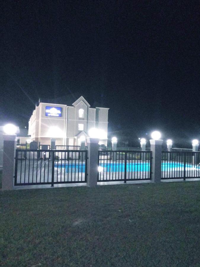 Microtel Inn & Suites By Wyndham Camp Lejeune/Джаксънвил Екстериор снимка
