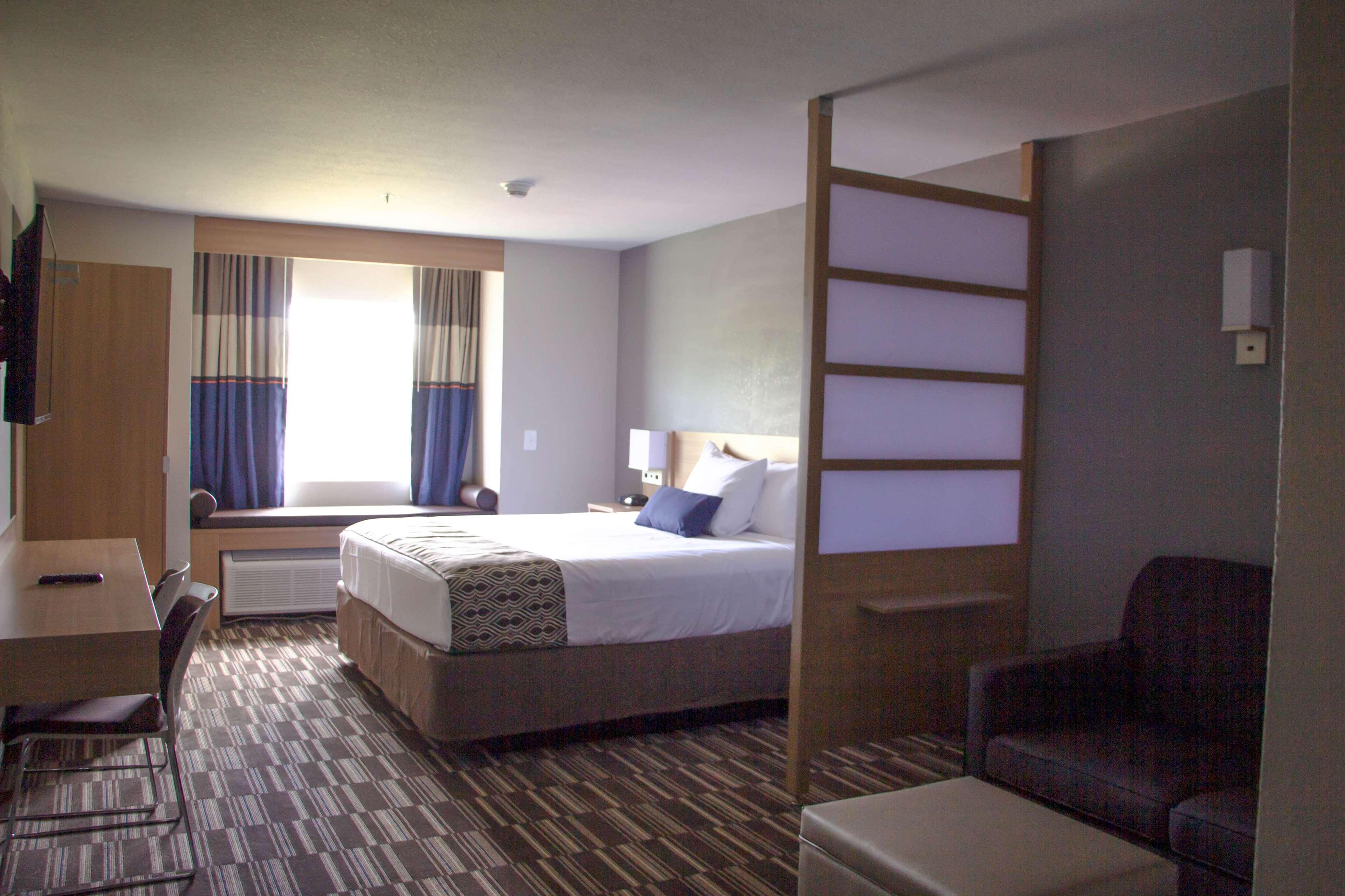 Microtel Inn & Suites By Wyndham Camp Lejeune/Джаксънвил Екстериор снимка